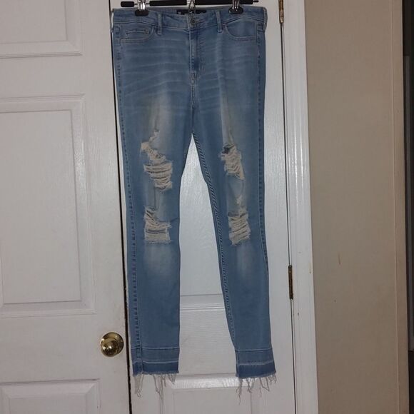 Hollister  Distressed High Rise Super Skinny Shape Love Sz 13R  W 31  L 29 - Picture 2 of 7